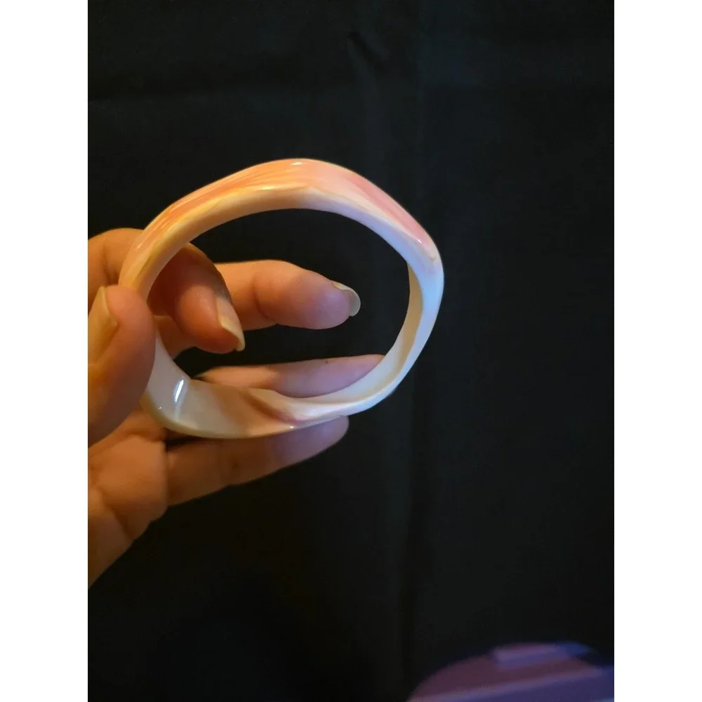 VINTAGE BLUSH PINK CONCH PEARL SHELL CARVED ASYMMETRICAL BANGLE BRACELET UNIQUE